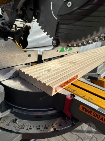 Deska Tarasowa 27x145mm Świerk Skandynawski Szeroko Ryflowany DRR